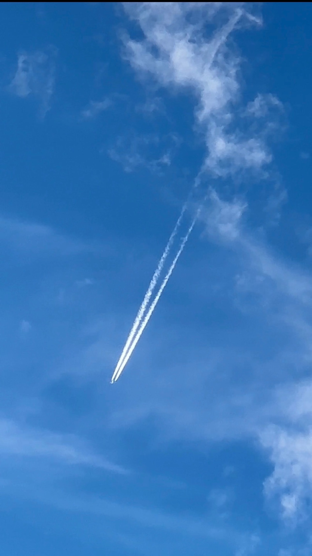 Когда рядом с тобой летит самолёт 😍