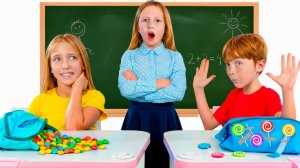 Настя учит детей правильному поведению в школе