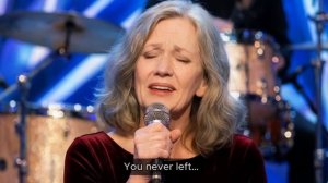 Майкл Беннетт с женой и сыном  Виртуальное выступление Never Walked Alone.