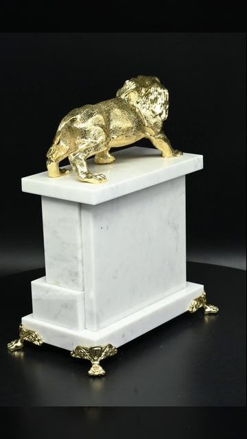 Часы каминные из малахита и белого мрамора 