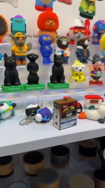 На выставке — огромное разнообразие флеш-накопителей 🔥