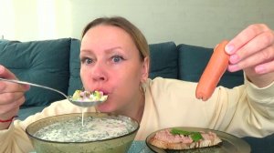 Мукбанг от Яновны опять Окрошка на кефире, одинокая сосиска, бутрброд с паштетом. Еда.
