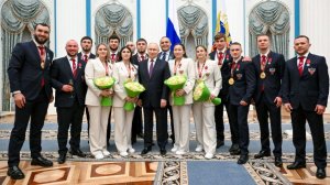 Путин вручил госнаграды российским чемпионам мира по боксу в Кремле