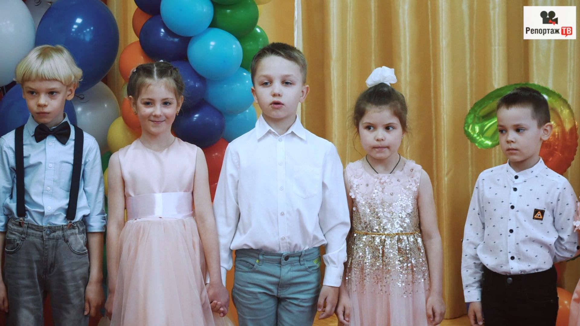 Какие мудрые стихи и песенка выпускников - вот бы вспомнить свой выпускной или посмотреть - ахнул бы