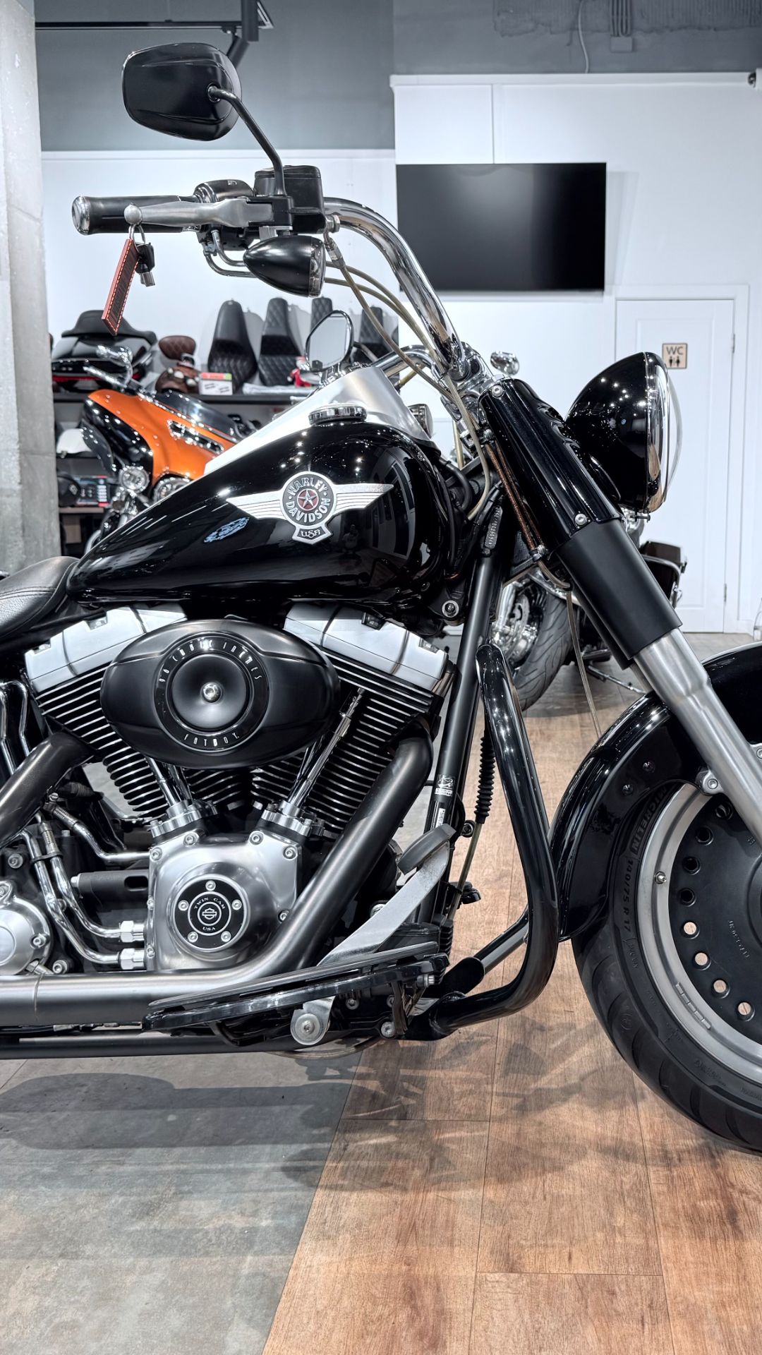 2010 HD Fat Boy Vivid Black 22K (VIN *5HD*5094) смотреть онлайн