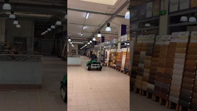 Электрический гусеничный вездеход