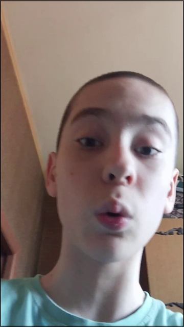 МИША играет в ФУТБОЛ