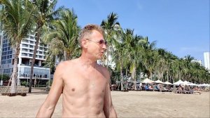 Весёлый муж рад новому Вьетнамскому дню))