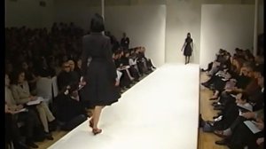 Показ женской коллекции Prada осень-зима 1995-1996