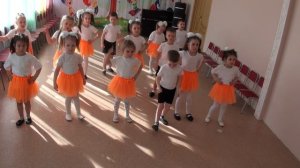 Танец "Далеко от мамы" средняя группа