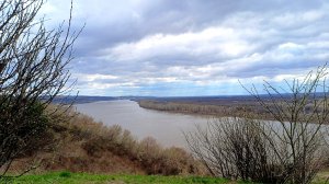 Прогулка в парке у Белой в ветреную прохладную погоду апреля....