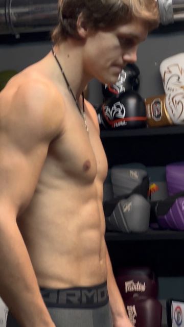 Иван Романчук процедура взвешивания перед четвёртым профессиональным боем город Москва