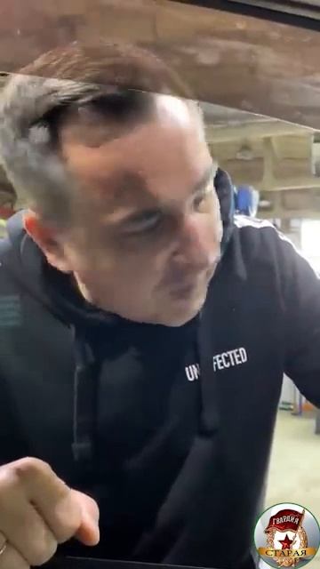 Блондинка в автосервисе.23