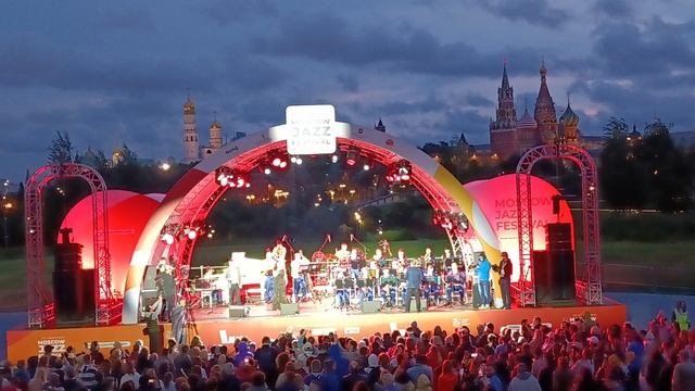 сюжет 202..., Москва, читайте описание, возможно это вам нужно,