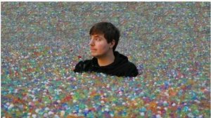 НАПОЛНИЛ ДВОР МИЛЛИОНАМИ ШАРИКОВ ОРБИЗ! MRBEAST МИСТЕРБИСТ НА РУССКОМ мистер бист на русском