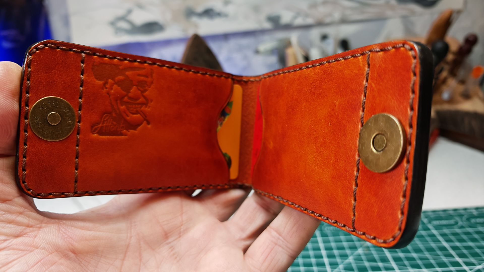 АСМР создание кард холдера из кожи ASMR creation of a Card holder made of genuine leather