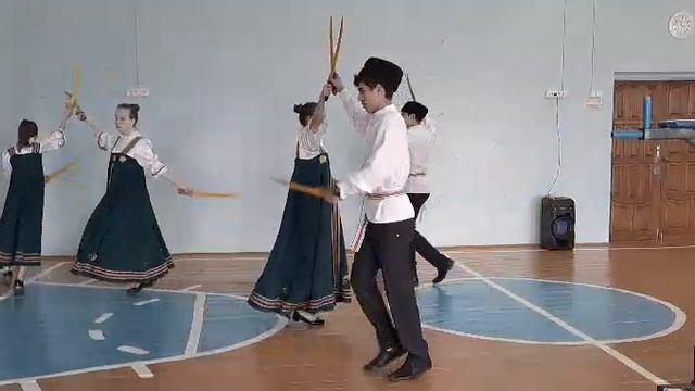 Танец с кинжалами