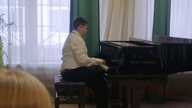 Б. Дварионас 