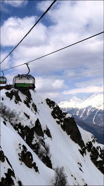 Потрясающие горные виды с 2200 метров, Аибга 2200 м, Вершина 2200 м, трасса Первый снег и Цирк 2