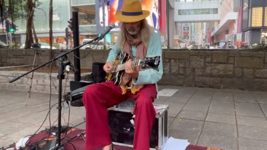BLUES looper MAN in Hong Kong CHINA - ‘Jumping Jack Flash’