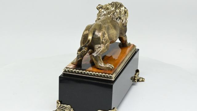 Шкатулка из яшмы с бронзой 