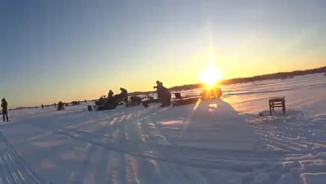 ВОТ ЭТО КЛЁВ!ПОДКИДЫВАЕТ БЛЕСНУ НОСОМ А ПОТОМ ХВАТАЕТ!НА УТРЕНЮЮ ЗАРЮ КЛЮЮТ КАБАНЫ С ЧЁРНОЙ СПИНОЙ!