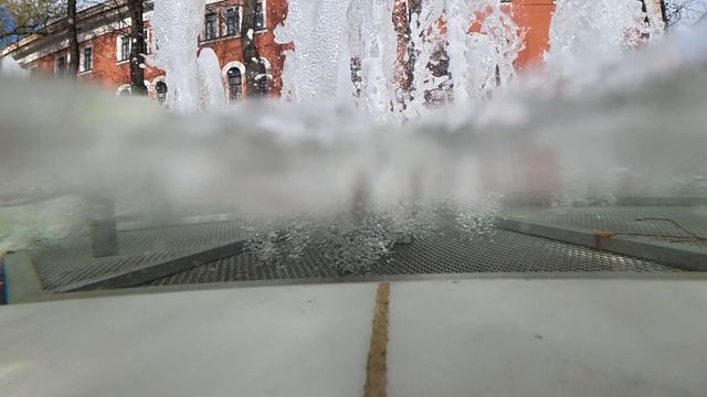 240 fps и выдержка 1/8000 с: фонтан во всех деталях