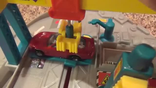Мультики .Мультики для детей про машинки . Играем смашинками хот вилс . Детский мультфильм.