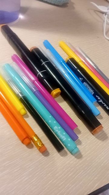 набор фломастеров разных видов