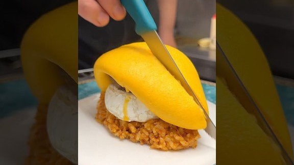 аппетитный омлет омурайсу