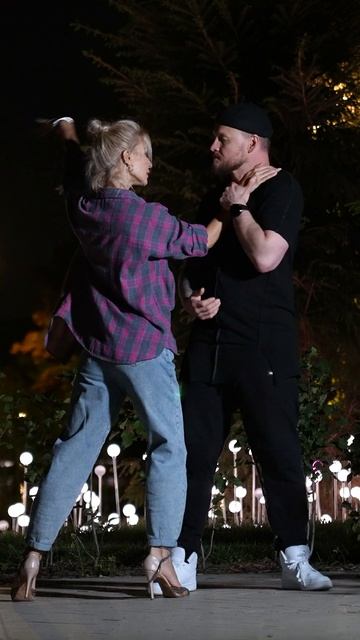 Street Tango. Павел Собирай и Юлия Стародубцева.