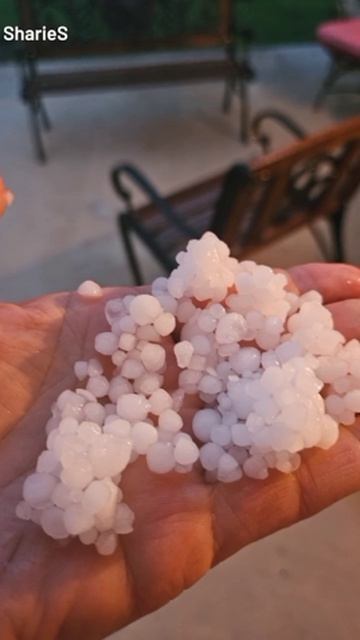 Сильные штормы вызвали небольшой град в районе Остина в субботу вечером