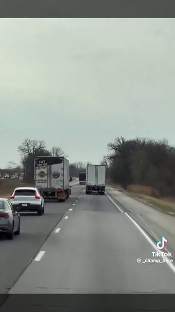 Как думаете водитель камри правильно поступил?