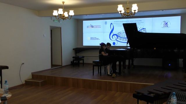 Фортепианый ансамбль Орловская Екатерина 3 кл и Меринов Максим 2 кл М.Мусоргский Гопак