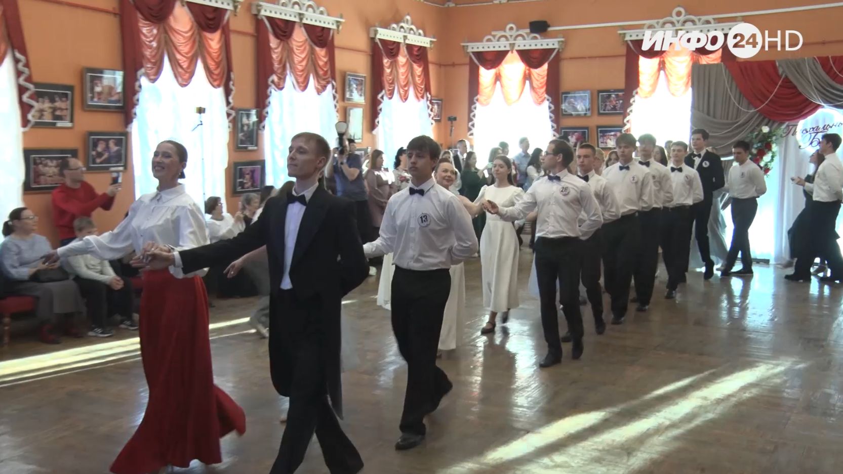 РЕПОРТАЖ: ПЕРВЫЙ ПАСХАЛЬНЫЙ МОЛОДЕЖНЫЙ БАЛ