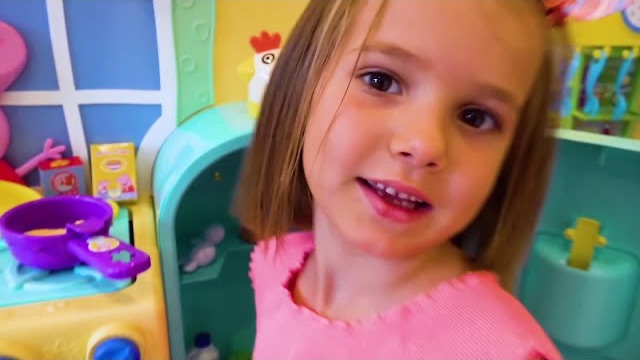 Катя играет с папой