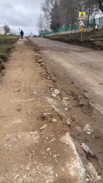 В поселке Камские Поляны продолжаются работы по благоустройству дворовых территорий