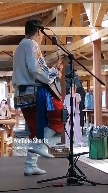 ИГРАЕТ ОТ ДУШИ