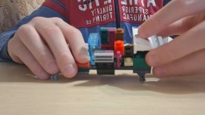 Двухместная машина из LEGO с большим багажником.