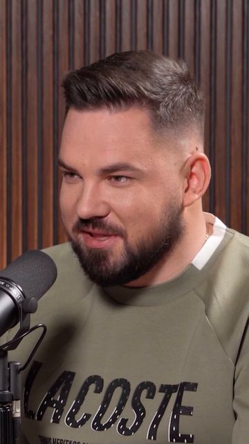 Я ПРОСТО ПОДКАЛЫВАЛ ТРЕНЕРА, А ВОТ КОБЗАРЬ… #shorts #лицаволейбола #интервью #волейбол #podcast #tv