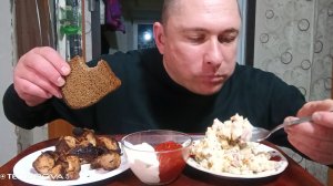 мукбанг/обжорыч/салат Оливье и шашлычок/