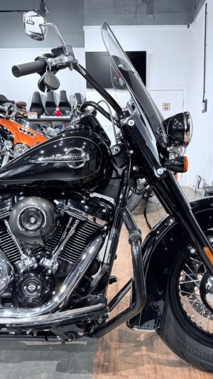 2018 HD Heritage Black Edition 15K V&H (VIN *5HD*)