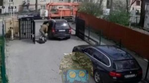 На Украине сотрудник ТЦК и потенциальный призывник упали с крыши.