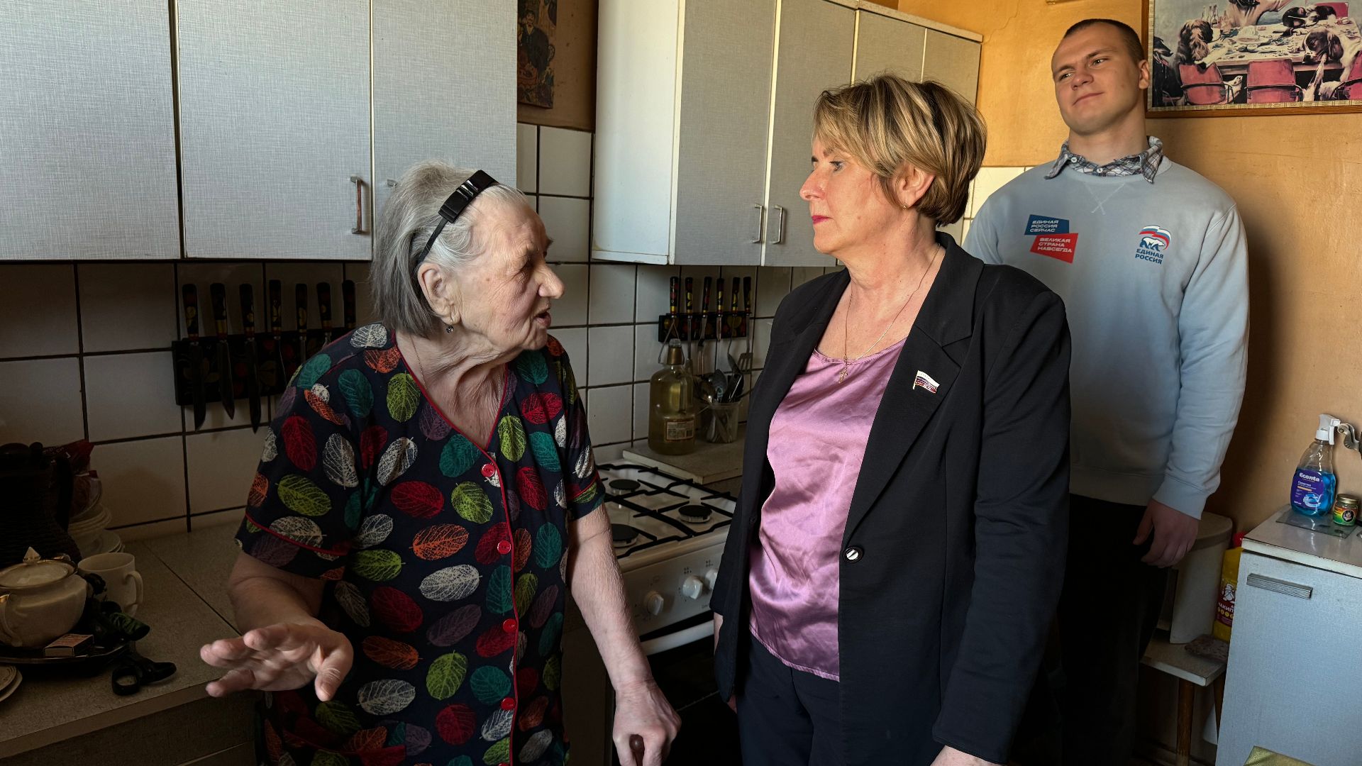 Депутат Светлана Разворотнева оказала содействие в замене газовых плит пожилым жительницам ЮАО