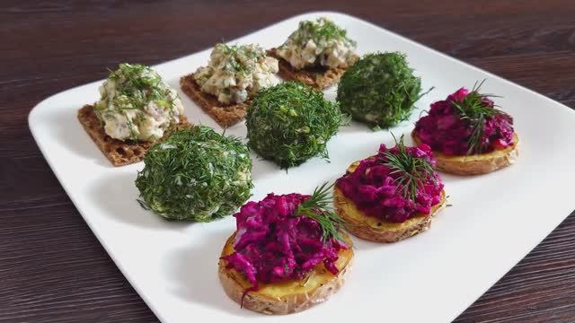 Три праздничные закуски из селедки - на картофеле, шарики и на ржаном хлебе! 🎄🐟