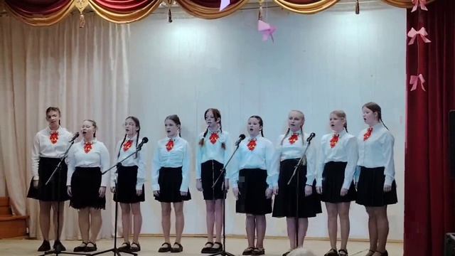 Отговорила роща золотая-Ансамбль-Удивительные нотки  рук. Ж.Б.Филиппова хормейстер : Е.С.Зорина