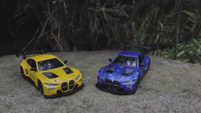 Сравнение моделей BMW M 4 DTM от MSZ