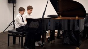 В.А.Моцарт "Маленькая ночная серенада" 
дуэт пианистов : 
Недодара Алекс и Сурков Михаил