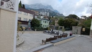 Улочки - переулочки в Алупке. Холодно.