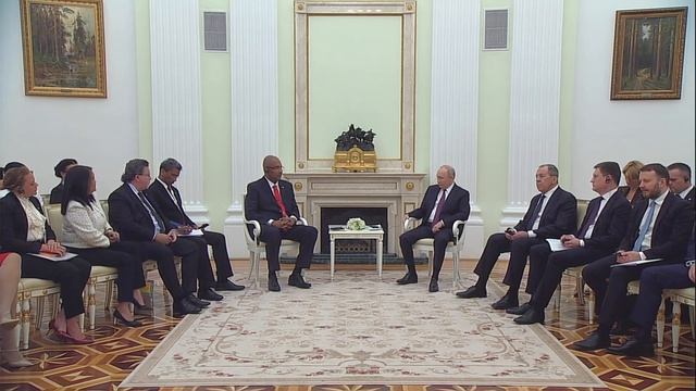 «МЫ ЭТОГО НЕ ЗАБУДЕМ»: лидер Сейшел — о помощи России. Путин открывает новый союз